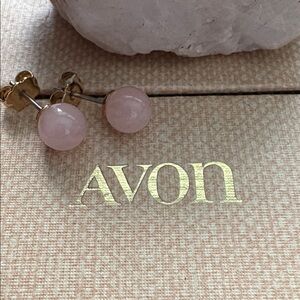 Vintage Avon Classic Pearlesque Stud Earrings in Pink 284